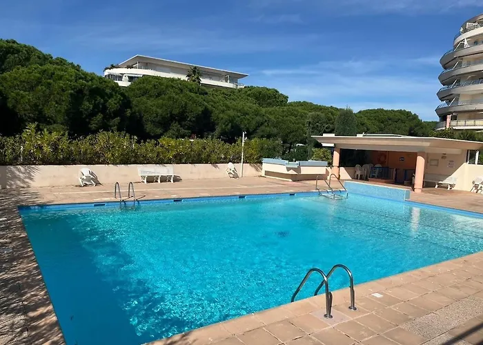 Avec Piscine - - Parking *