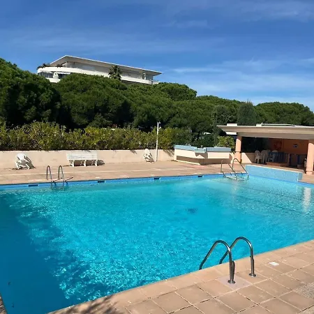 Avec Piscine - - Parking *